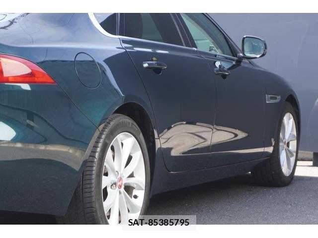 Jaguar XF 2017-02 8072549-9