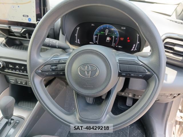 Toyota YARIS 2024-09 8070951-11