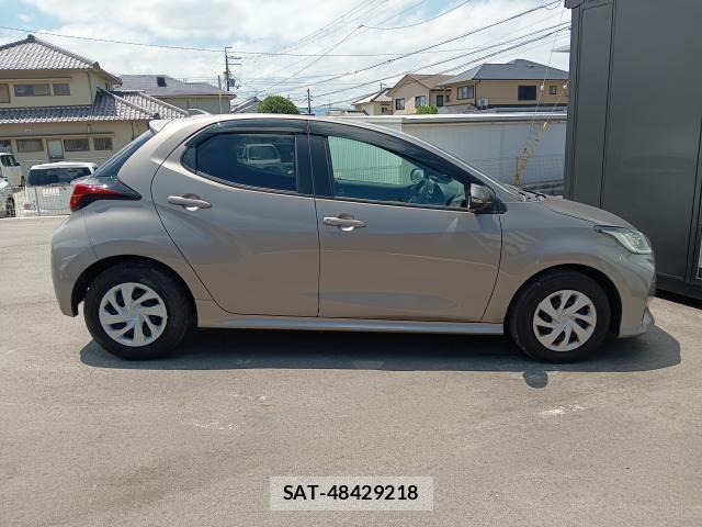 Toyota YARIS 2024-09 8070951-3