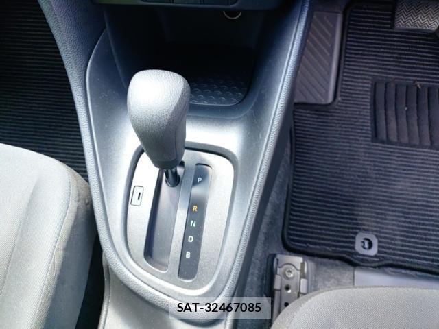 Toyota YARIS 2021-07 8072565-11