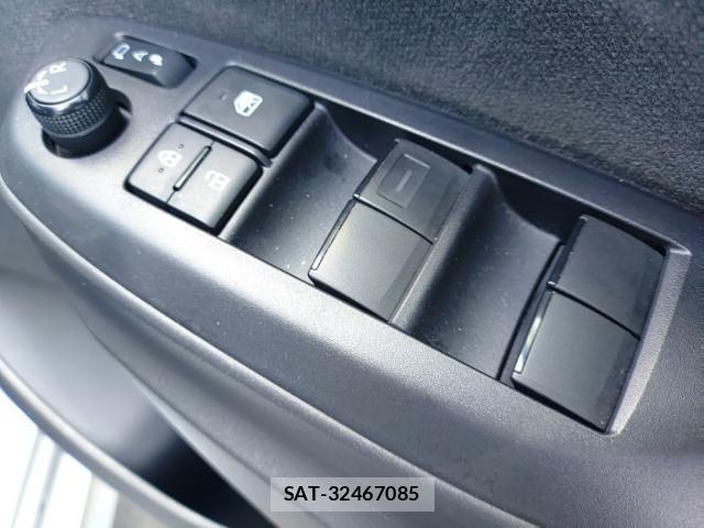 Toyota YARIS 2021-07 8072565-13