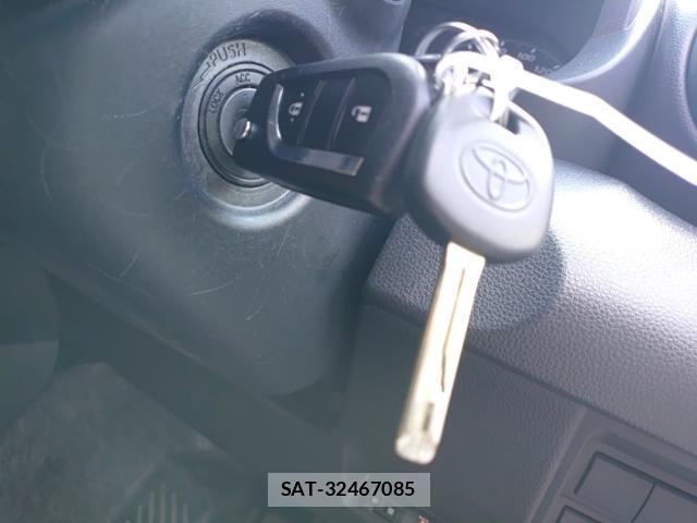 Toyota YARIS 2021-07 8072565-14