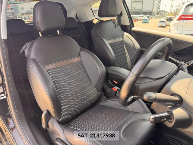 Peugeot 208 2013-10 8221080-1
