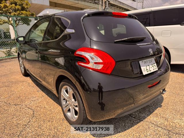 Peugeot 208 2013-10 8221080-13