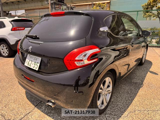 Peugeot 208 2013-10 8221080-2