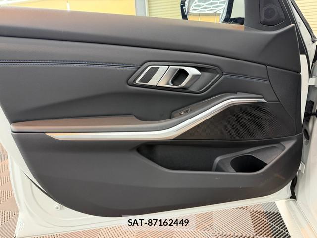 Bmw 3 SERIES 2023-06 8223552-12
