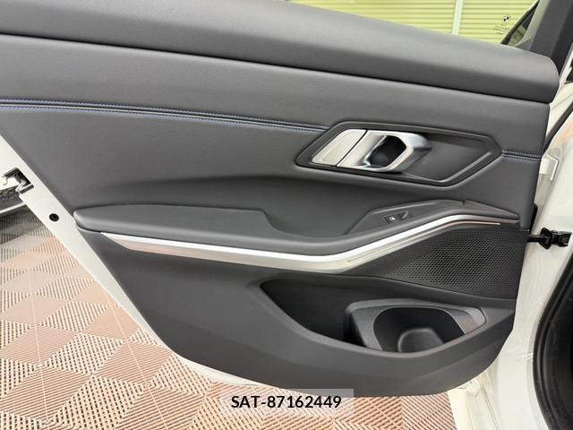 Bmw 3 SERIES 2023-06 8223552-13
