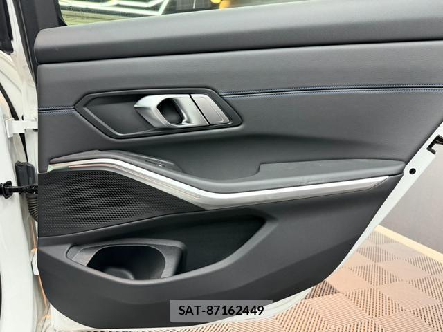 Bmw 3 SERIES 2023-06 8223552-14