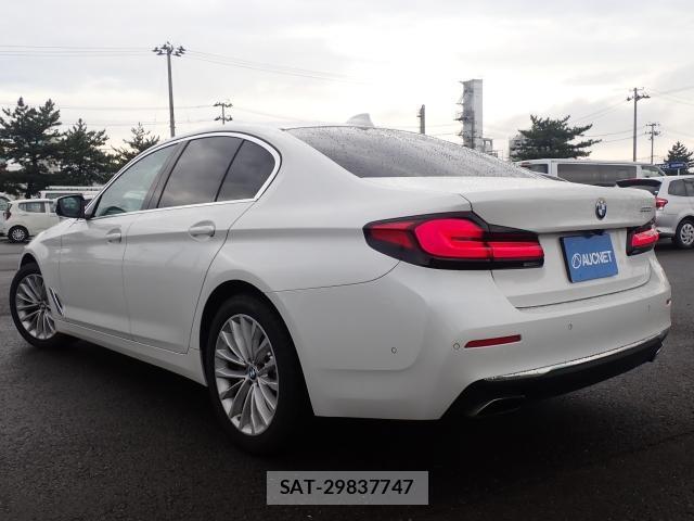 Bmw 5 SERIES 2021-06 8218900-1