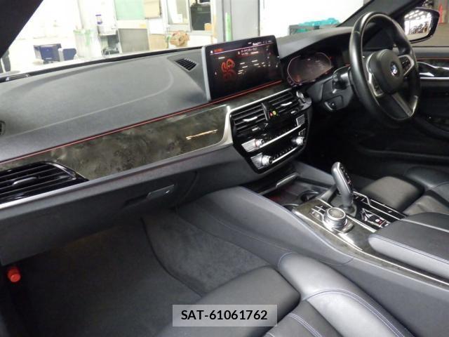 Bmw 5 SERIES 2022-05 8219037-2