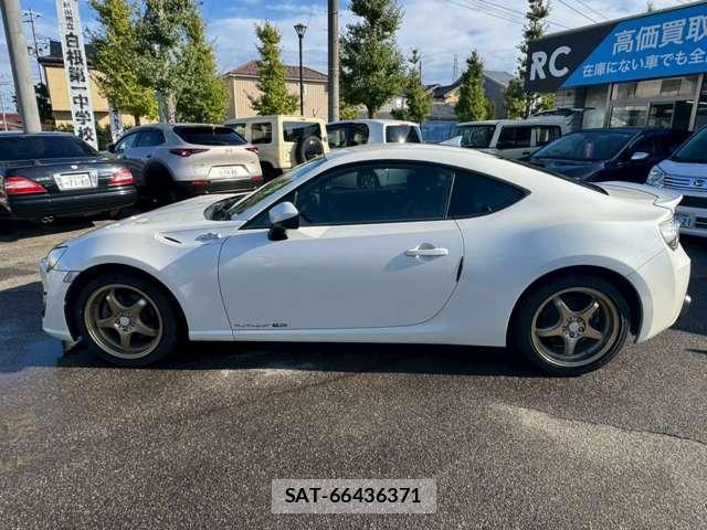 Toyota 86 2012-10 8218130-10
