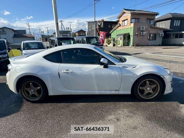 Toyota 86 2012-10 8218130-11
