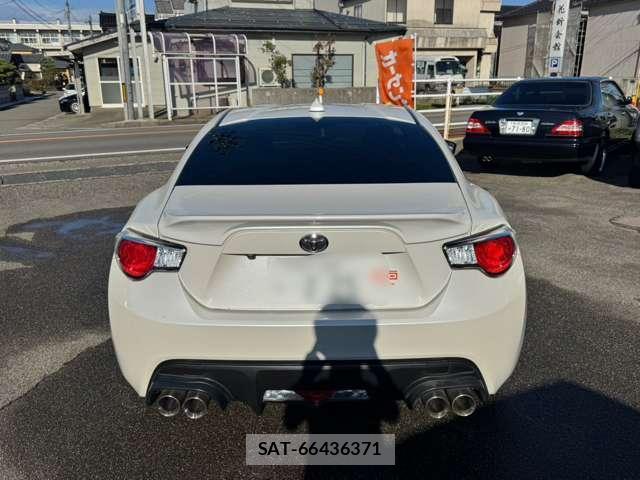 Toyota 86 2012-10 8218130-13