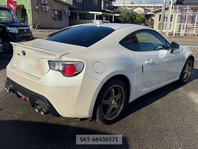 Toyota 86 2012-10 8218130-14