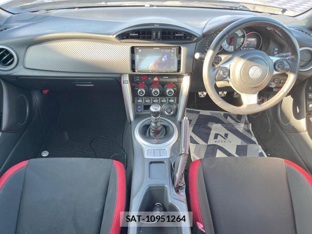 Toyota 86 2018-08 8220678-1