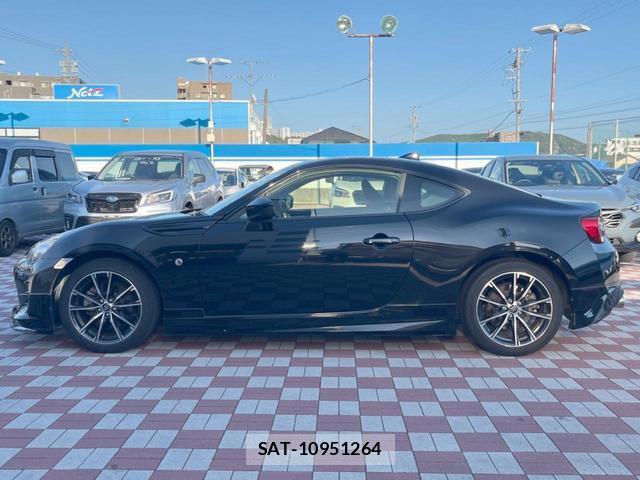 Toyota 86 2018-08 8220678-16