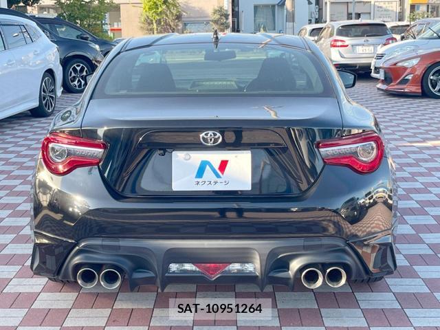 Toyota 86 2018-08 8220678-4