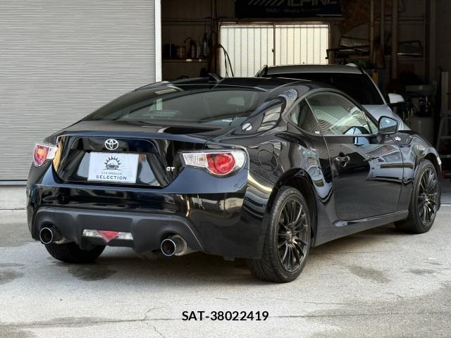 Toyota 86 2012-12 8220804-1