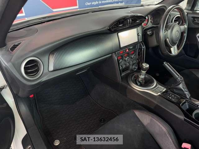 Toyota 86 2012-10 8220873-11