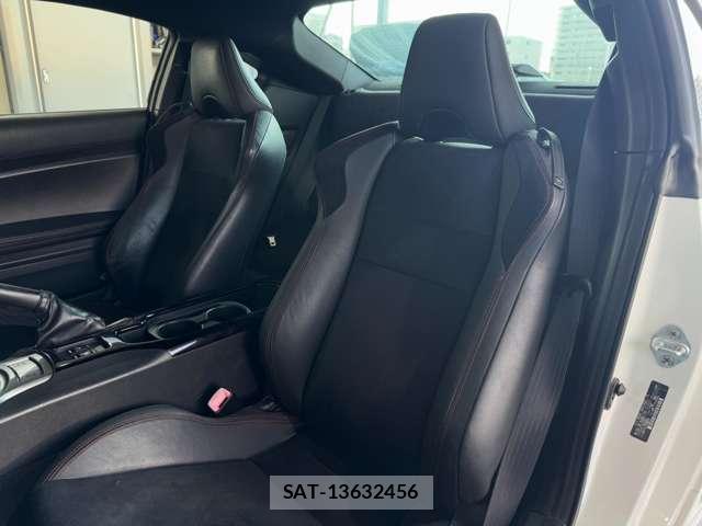 Toyota 86 2012-10 8220873-12