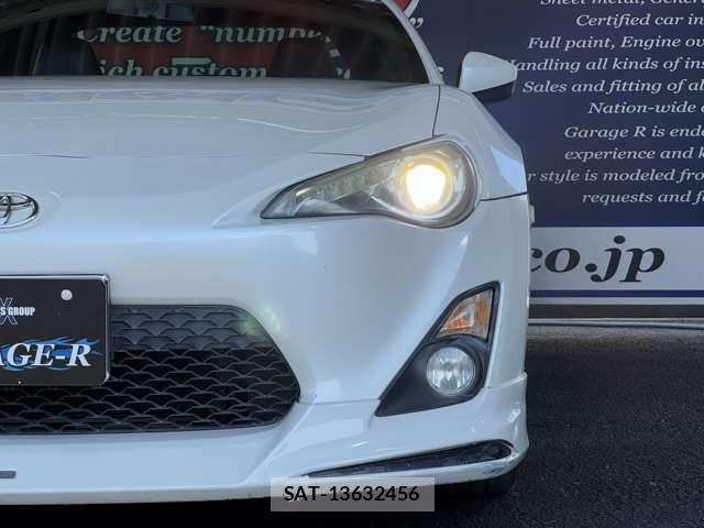 Toyota 86 2012-10 8220873-17