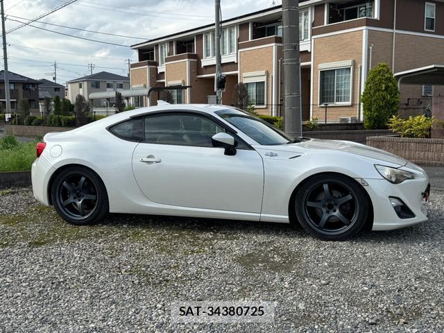 Toyota 86 2013-09 8222466-3