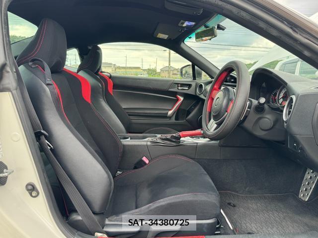 Toyota 86 2013-09 8222466-5