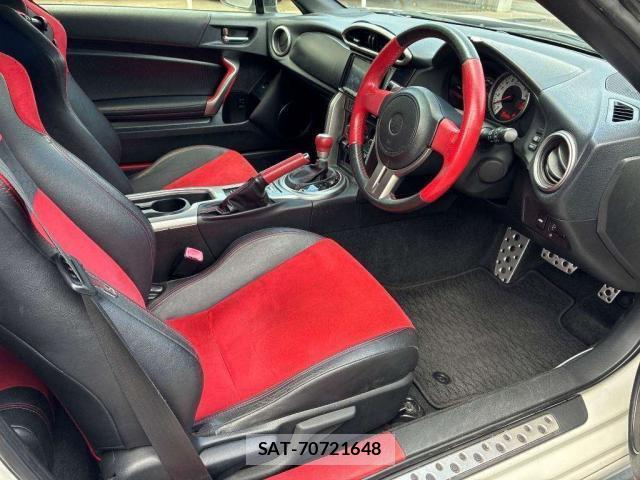 Toyota 86 2012-09 8222548-5