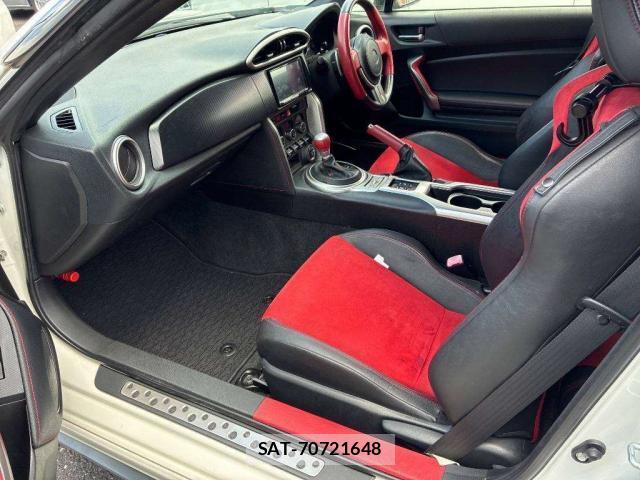 Toyota 86 2012-09 8222548-6