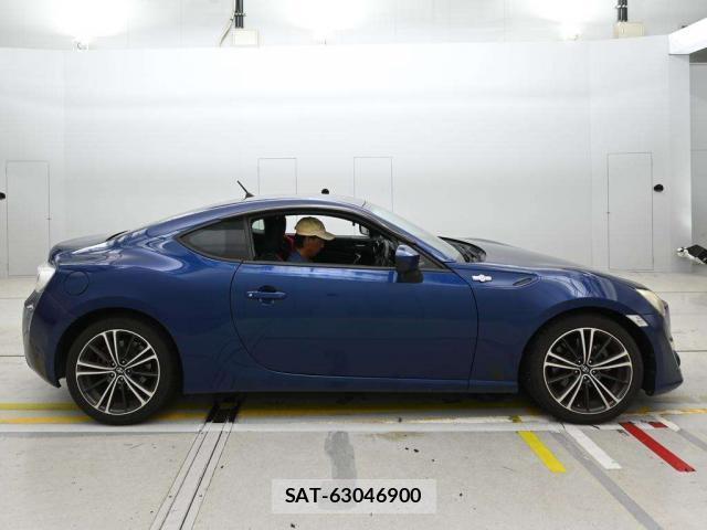 Toyota 86 2012-10 8222550-10