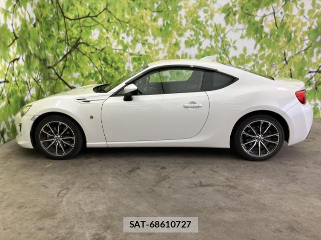 Toyota 86 2018-08 8225121-1