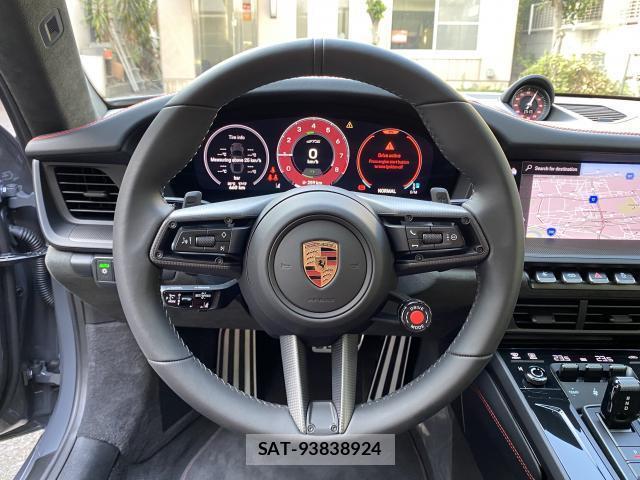 Porsche 911 2026-06 8220643-2