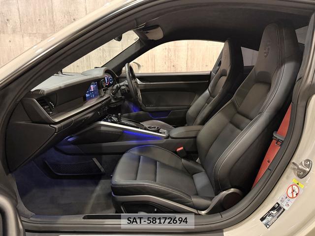 Porsche 911 2020-12 8225559-18