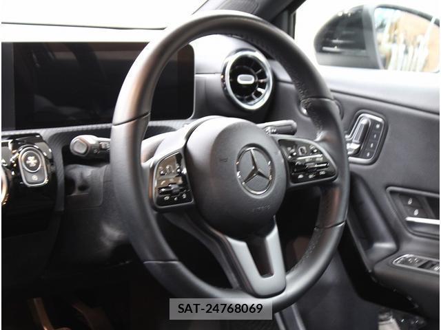 Mercedes Benz A-CLASS 2019-01 8222362-7