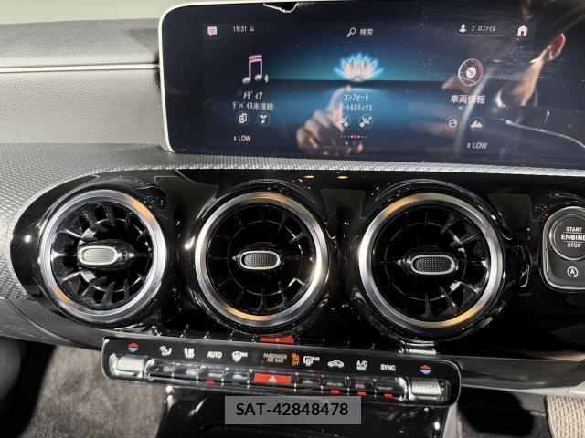 Mercedes Benz A-CLASS 2018-12 8223856-7