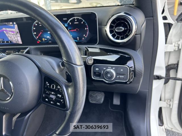Mercedes Benz A-CLASS 2019-09 8224260-14