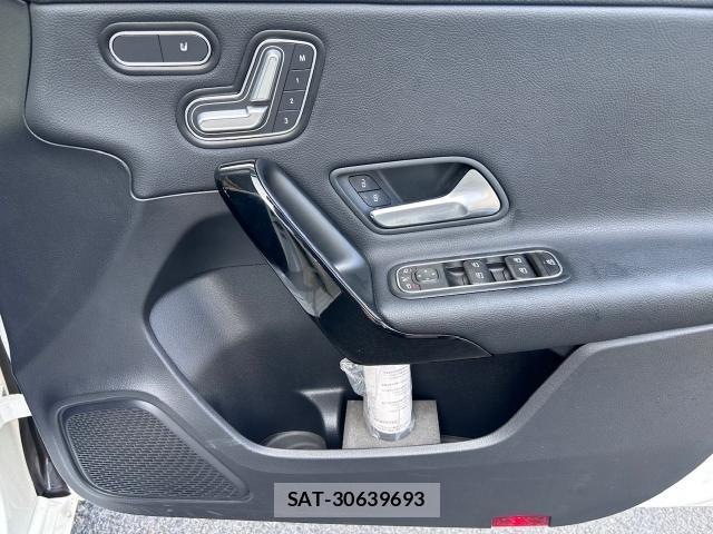Mercedes Benz A-CLASS 2019-09 8224260-15