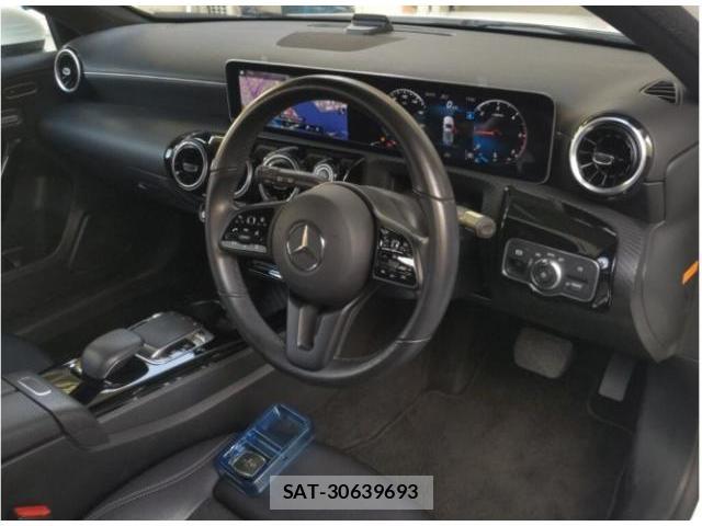 Mercedes Benz A-CLASS 2019-09 8224260-2