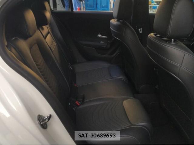 Mercedes Benz A-CLASS 2019-09 8224260-5