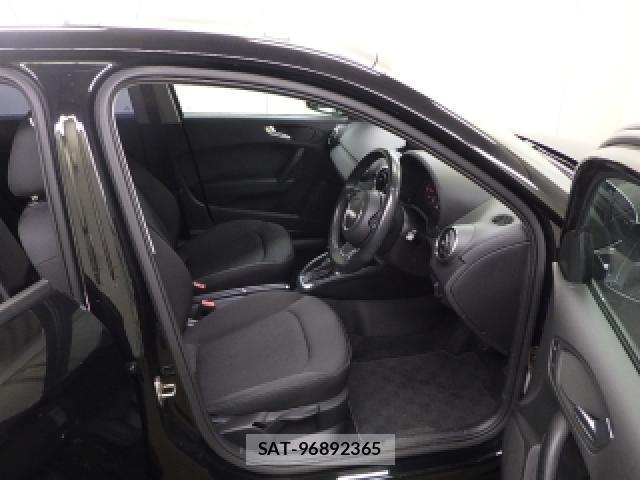 Audi A1 2018-02 8218902-3