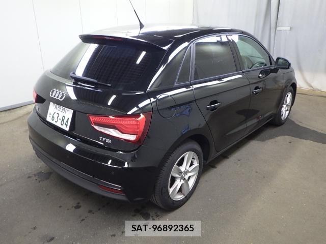 Audi A1 2018-02 8218902-5
