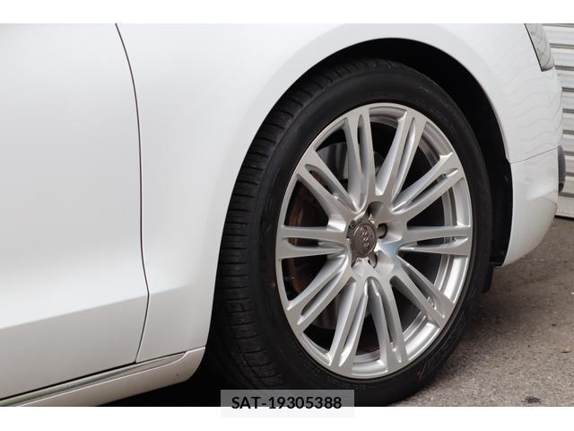 Audi A8 2011-08 8220825-16