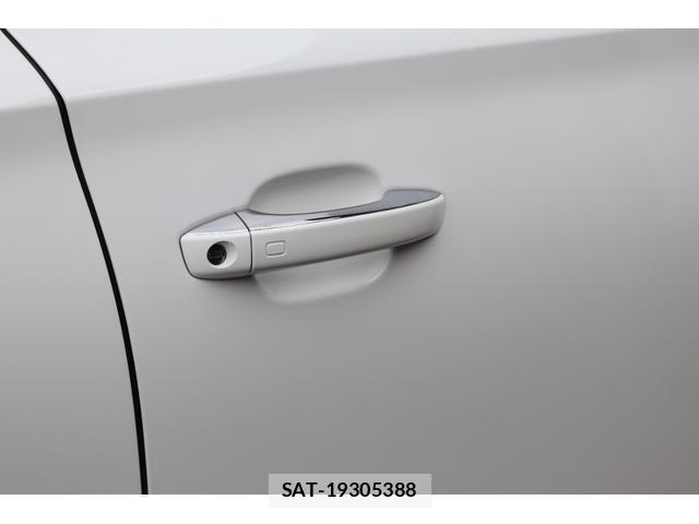 Audi A8 2011-08 8220825-17
