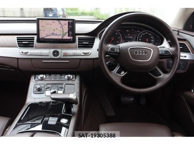 Audi A8 2011-08 8220825-3