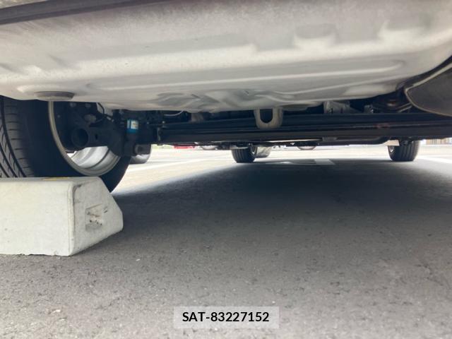 Toyota ALLION 2016-11 8223883-5