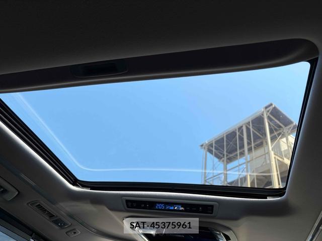 Toyota ALPHARD 2017-09 8216843-2