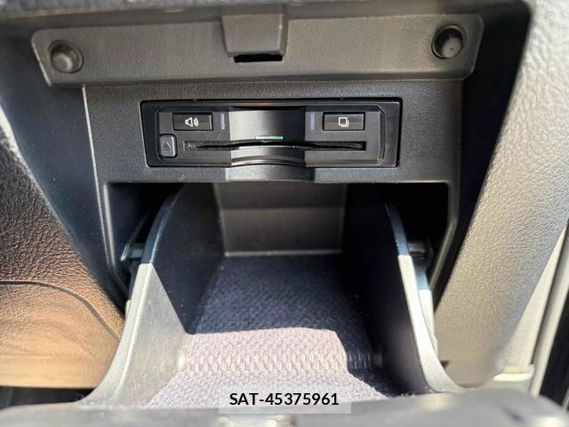 Toyota ALPHARD 2017-09 8216843-5