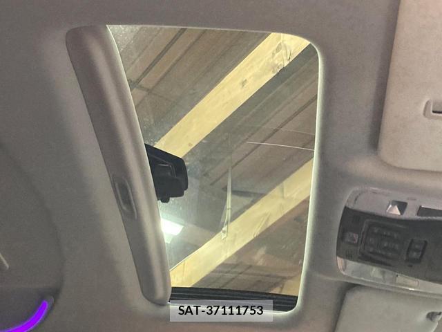 Toyota ALPHARD 2023-02 8217303-2