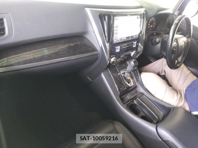 Toyota ALPHARD 2019-03 8217885-2