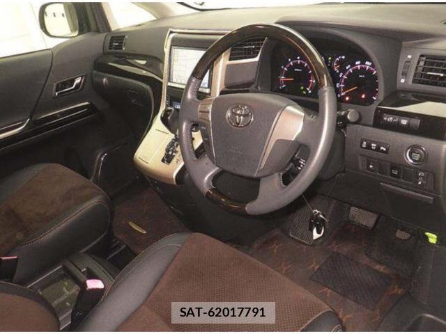 Toyota ALPHARD 2013-06 8217982-2